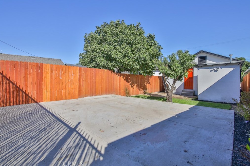 8917 Elm St, Los Angeles CA  90002-1804 exterior