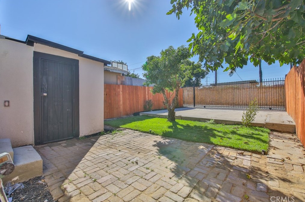 8917 Elm St, Los Angeles CA  90002-1804 exterior