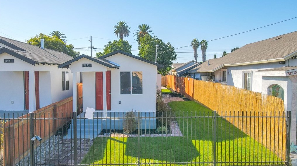 8915 Elm St, Los Angeles CA  90002-1804 exterior