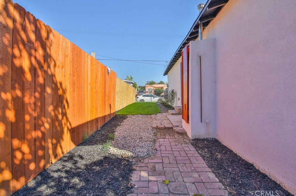 8915 Elm St, Los Angeles CA  90002-1804 exterior