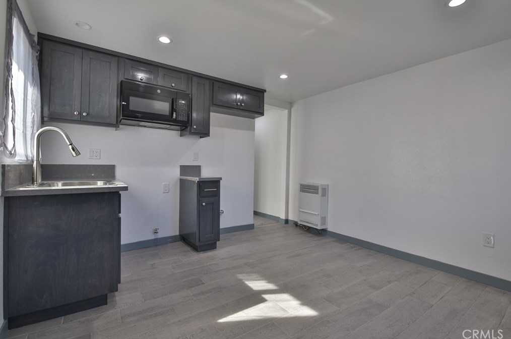 8915 Elm St, Los Angeles CA  90002-1804 exterior