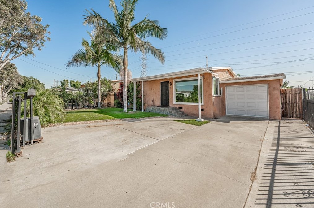 10100 Paloma Ave, Los Angeles CA  90002-3225 exterior