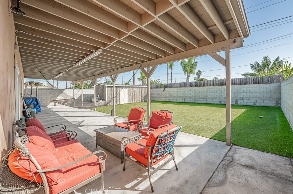 10100 Paloma Ave, Los Angeles CA  90002-3225 exterior