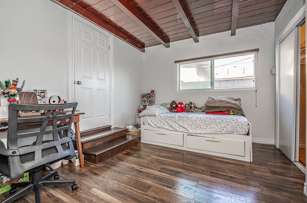 10100 Paloma Ave, Los Angeles CA  90002-3225 exterior