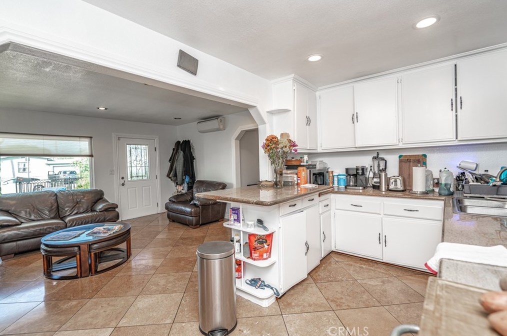 10100 Paloma Ave, Los Angeles CA  90002-3225 exterior