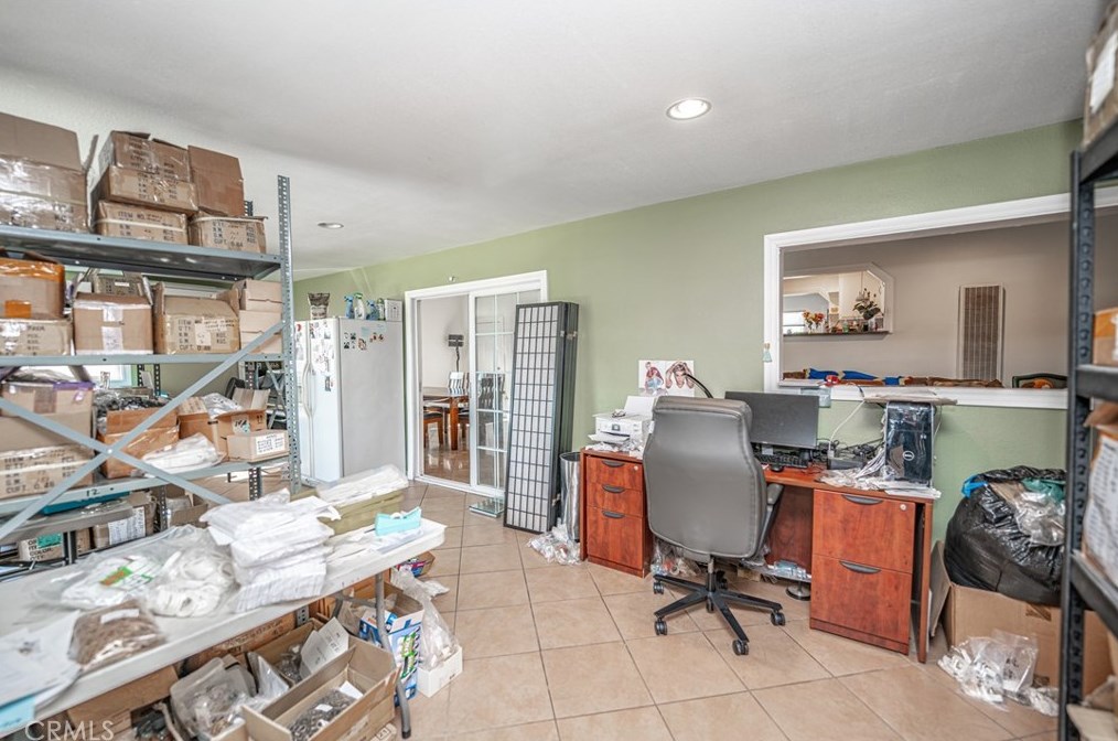 10100 Paloma Ave, Los Angeles CA  90002-3225 exterior