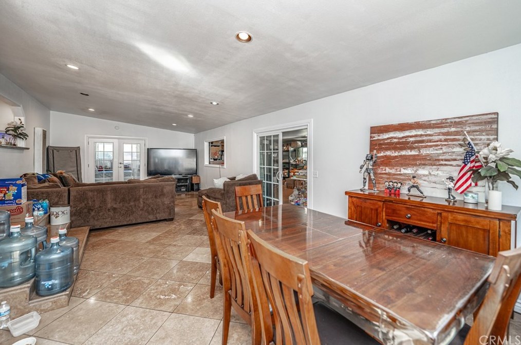 10100 Paloma Ave, Los Angeles CA  90002-3225 exterior