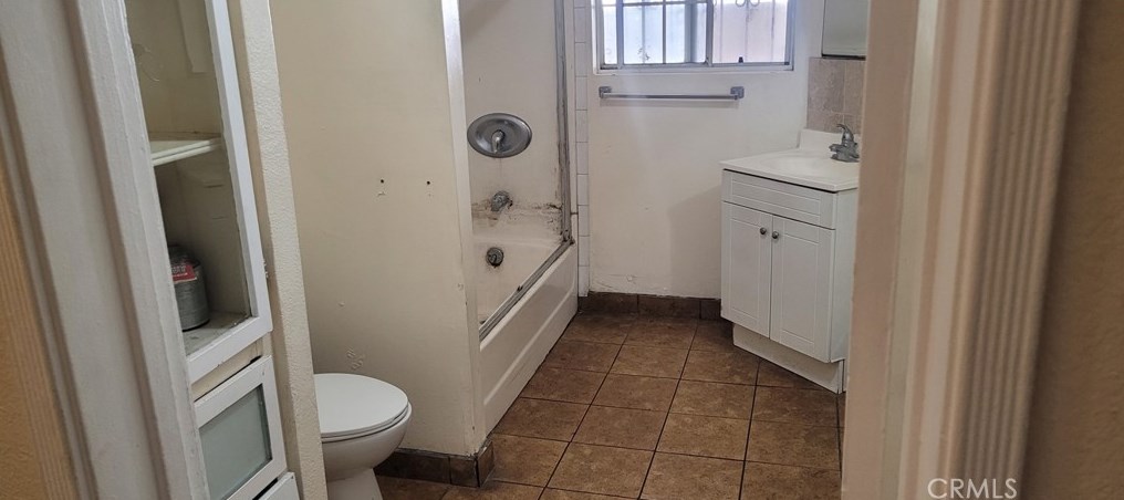 2355 Wilma Ave, Los Angeles CA  90040-3934 exterior