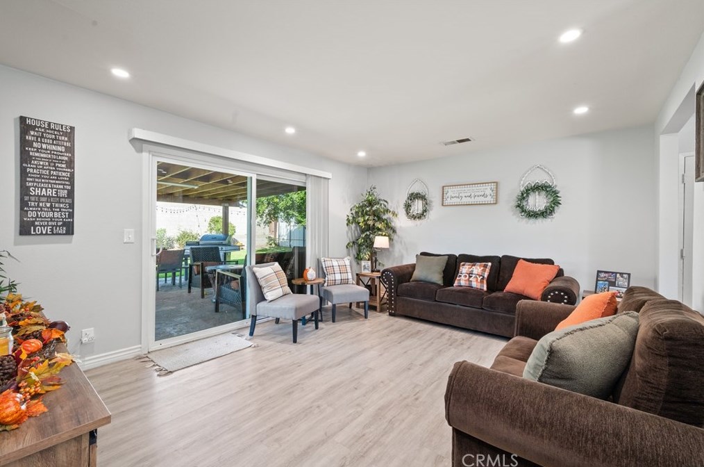 589 Speer Ct, Pomona CA  91766-6143 exterior