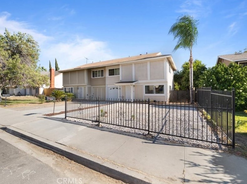 6966 John Dr, Riverside, CA 92509