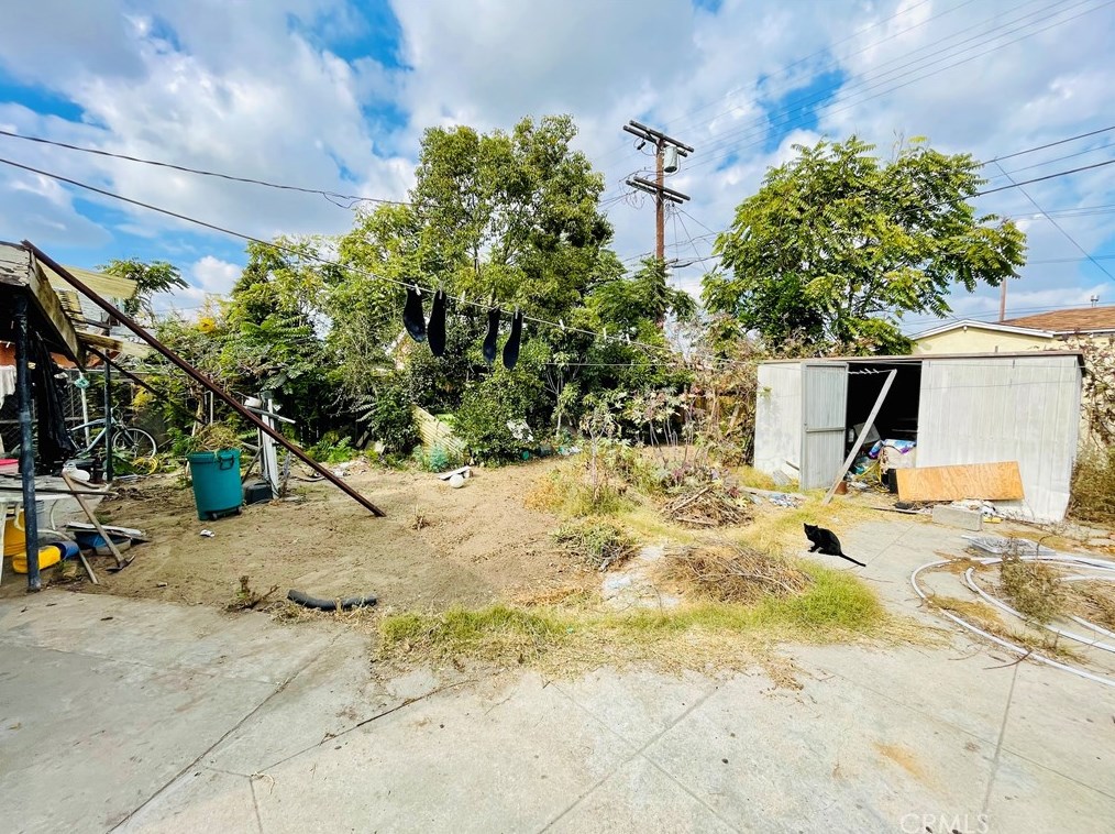 329 60th St, Los Angeles CA  90003-1133 exterior