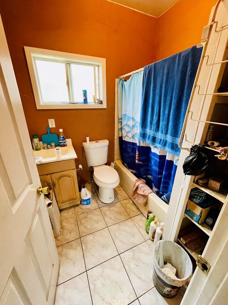 329 60th St, Los Angeles CA  90003-1133 exterior