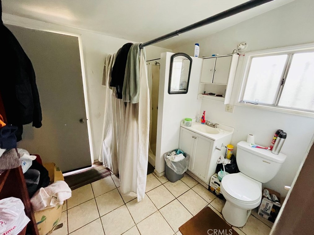 329 60th St, Los Angeles CA  90003-1133 exterior