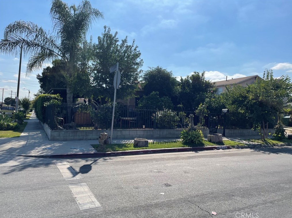 860 112th St, Los Angeles, CA 90044-4210