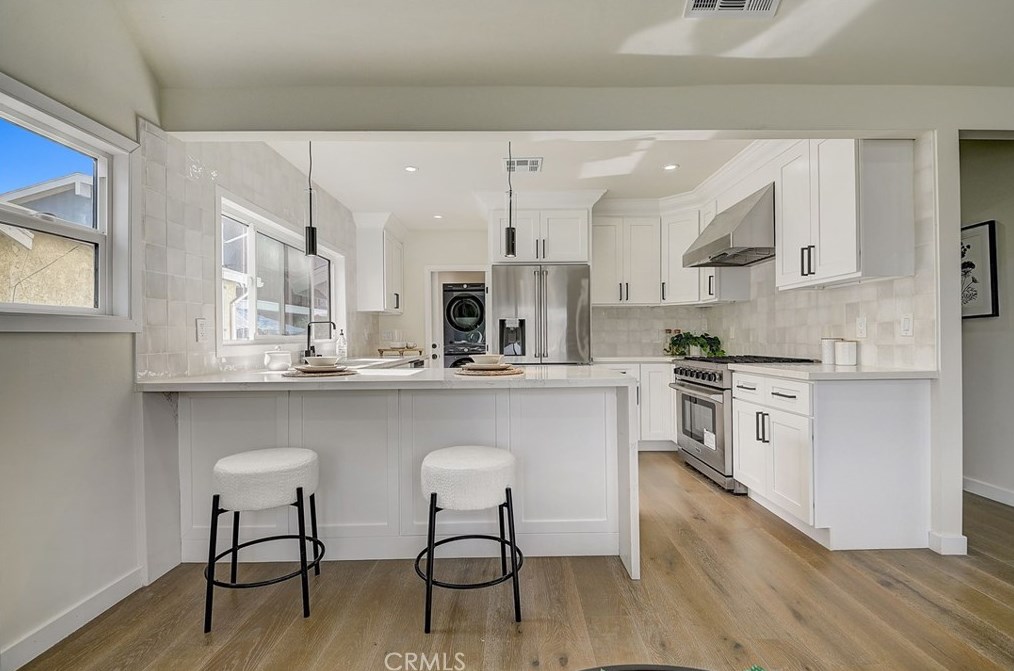6123 Rimpau Blvd, Los Angeles CA  90043-3728 exterior