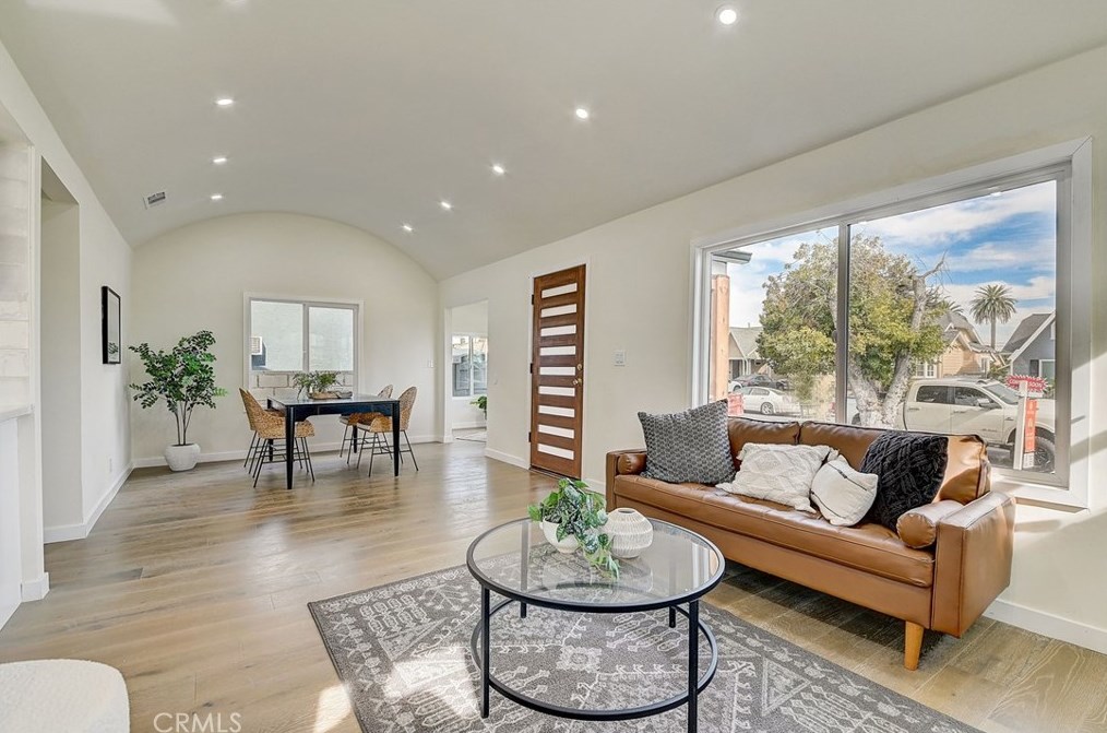6123 Rimpau Blvd, Los Angeles CA  90043-3728 exterior