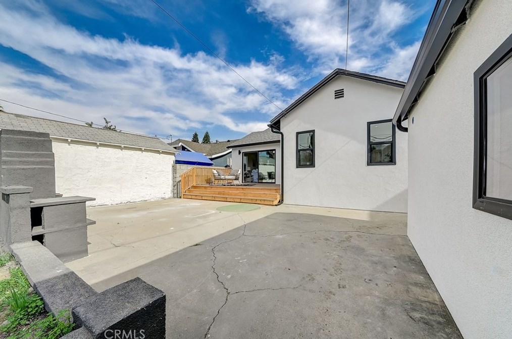 6123 Rimpau Blvd, Los Angeles CA  90043-3728 exterior