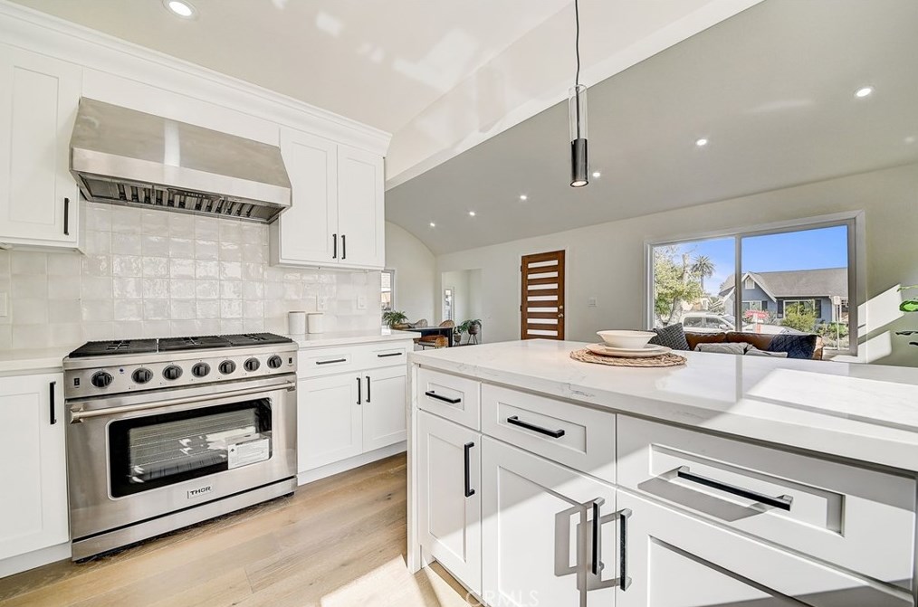 6123 Rimpau Blvd, Los Angeles CA  90043-3728 exterior