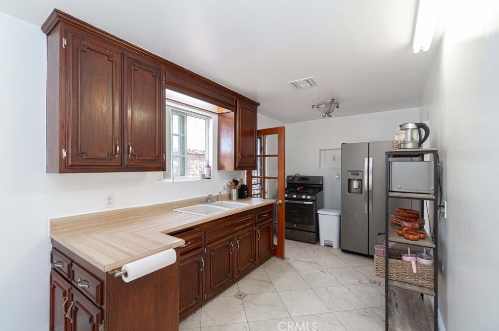 11956 165th St, Norwalk CA  90650-7250 exterior