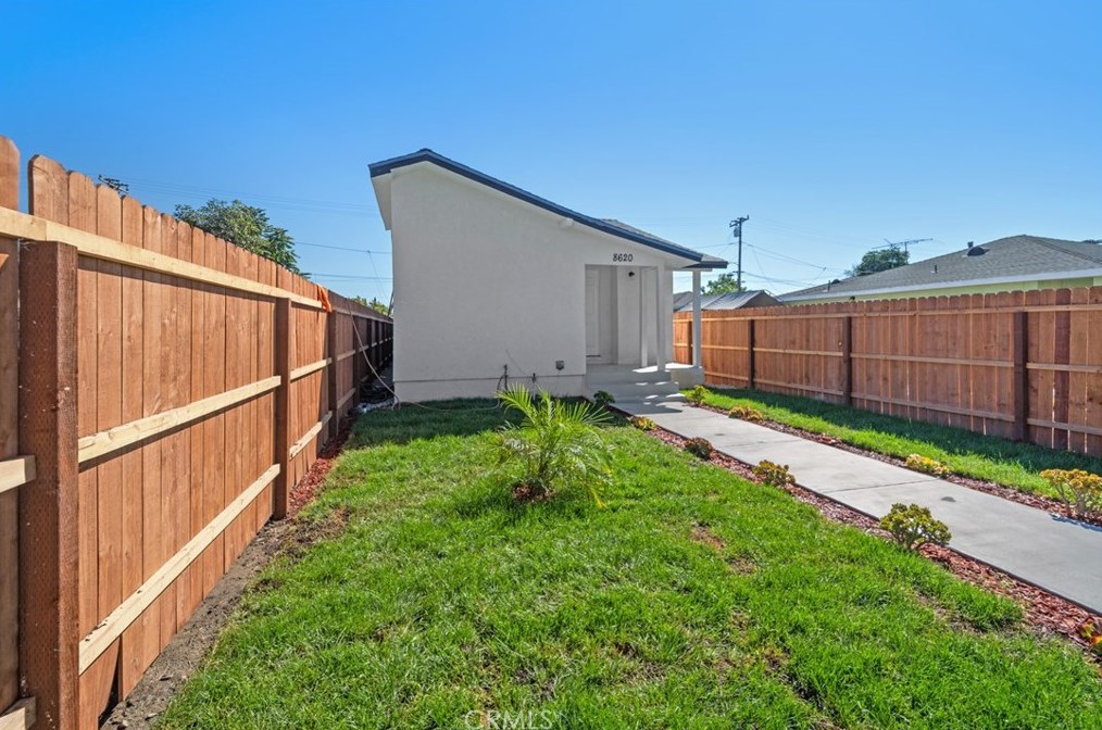 8620 Graham Ave, Los Angeles CA  90002-1431 exterior