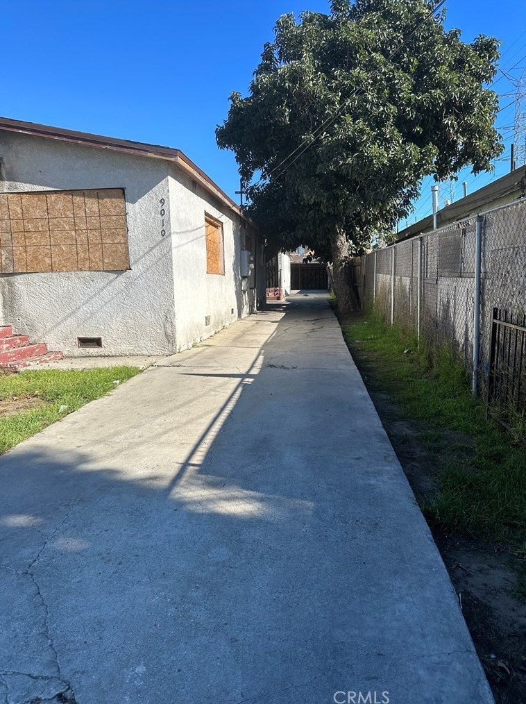 9010 9008 Beach St, Los Angeles, CA 90002