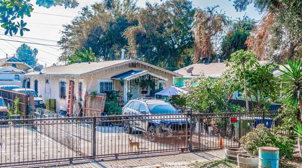 1454 69th St, Los Angeles, CA 90001-1910