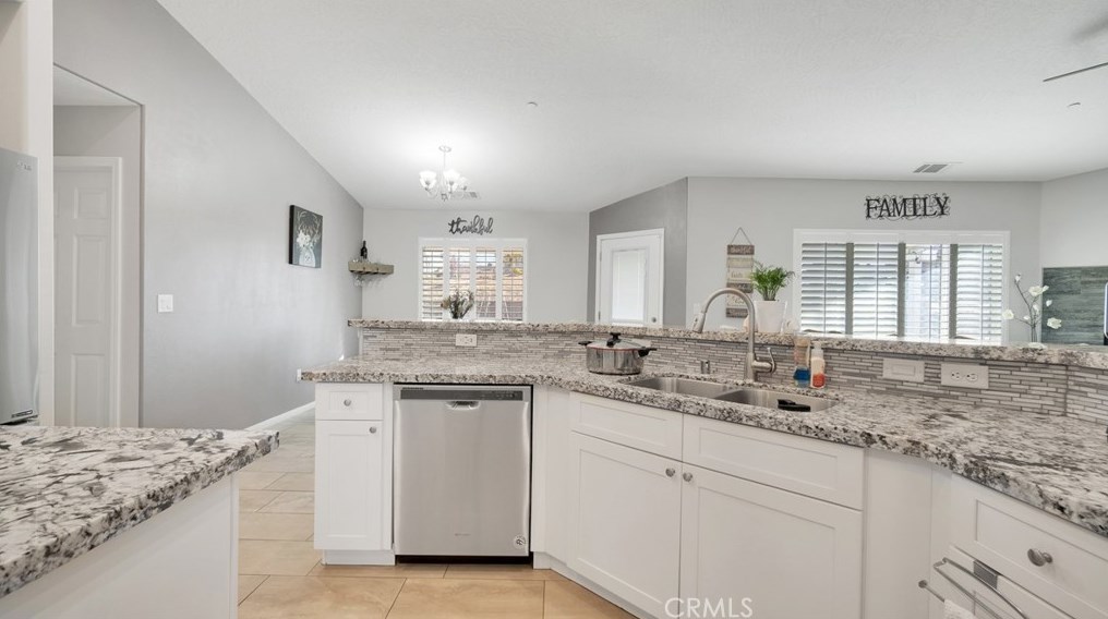 17957 Lilac St, Hesperia CA  92345-5273 exterior