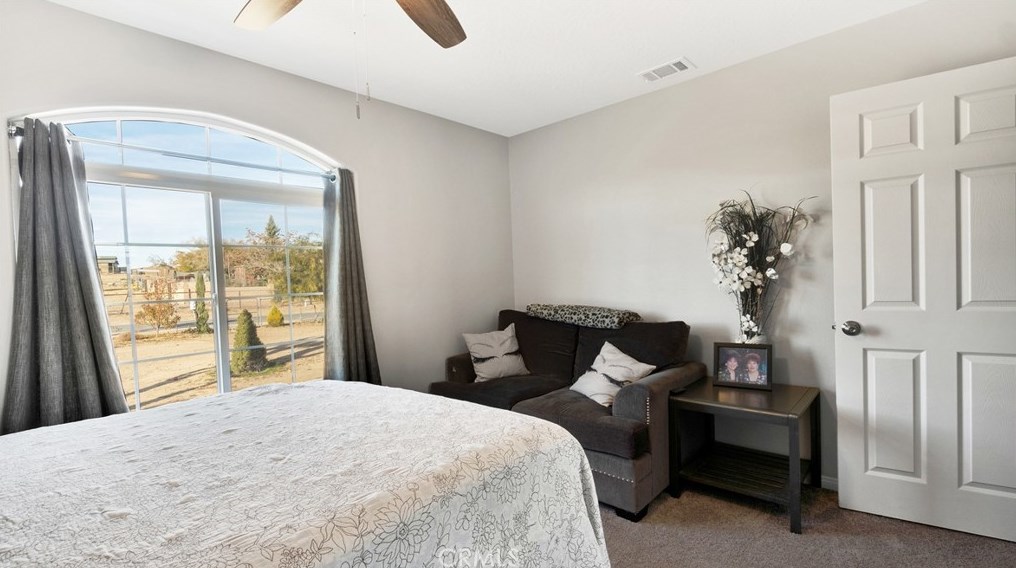 17957 Lilac St, Hesperia CA  92345-5273 exterior