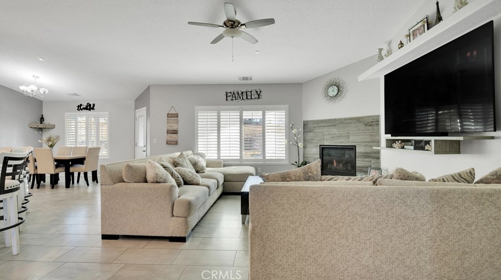 17957 Lilac St, Hesperia CA  92345-5273 exterior