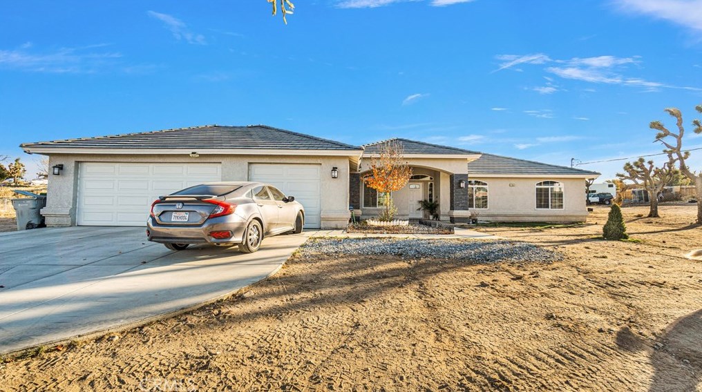 17957 Lilac St, Hesperia CA  92345-5273 exterior