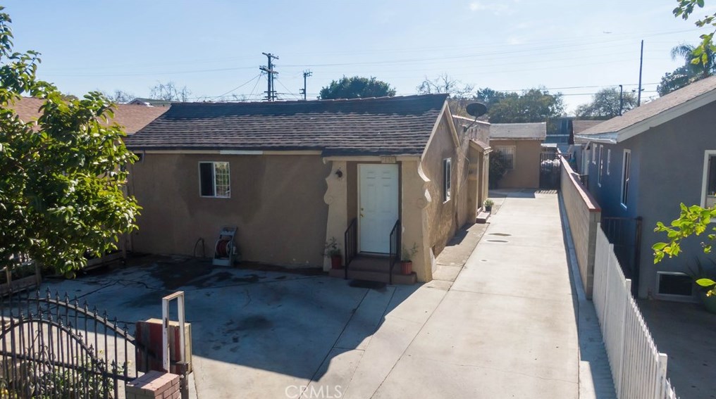1130 58th Pl, Los Angeles, CA 90001-1106