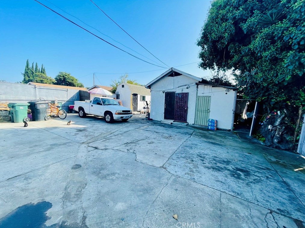 8510 Fir Ave, Los Angeles CA  90001-4125 exterior