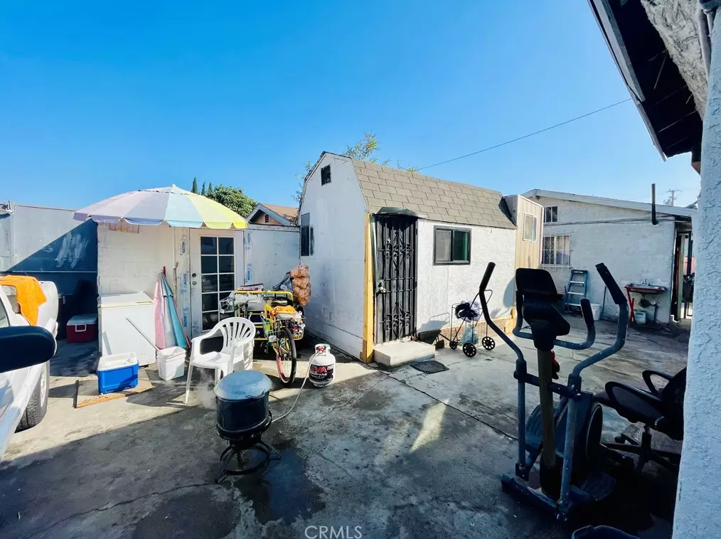 8510 Fir Ave, Los Angeles CA  90001-4125 exterior