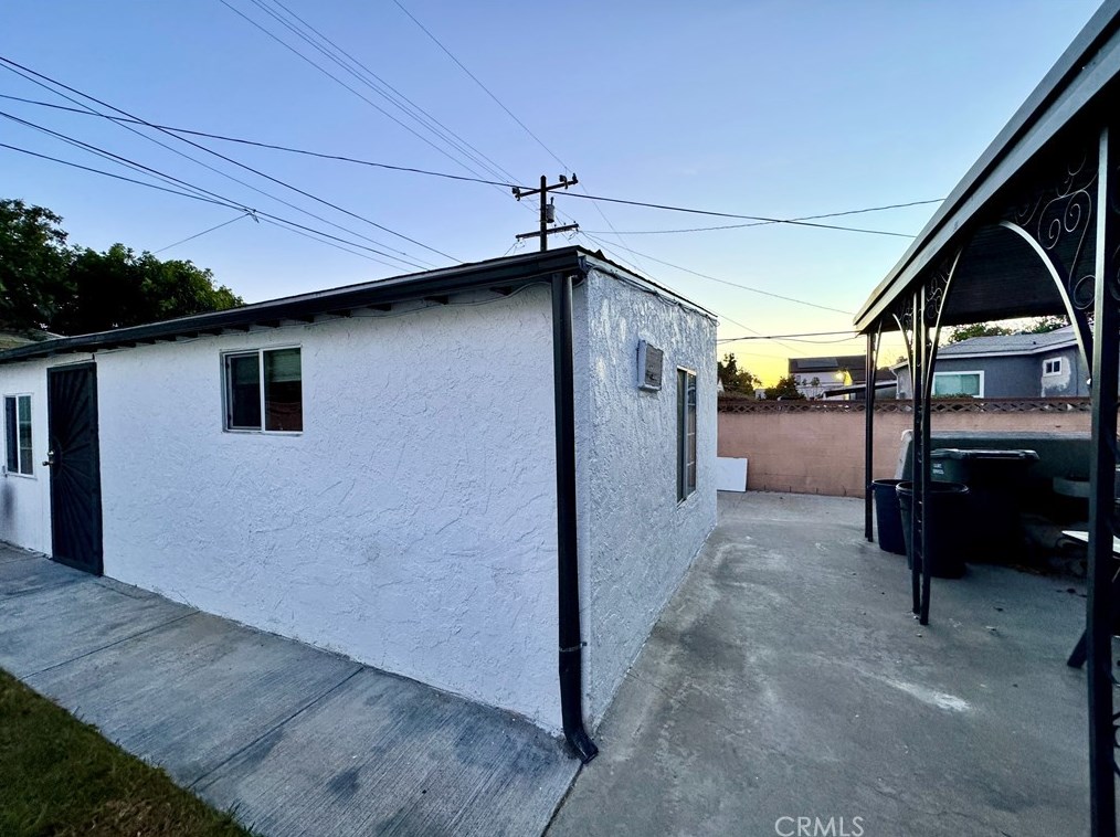 2226 Wilma Ave, Los Angeles CA  90040-3933 exterior