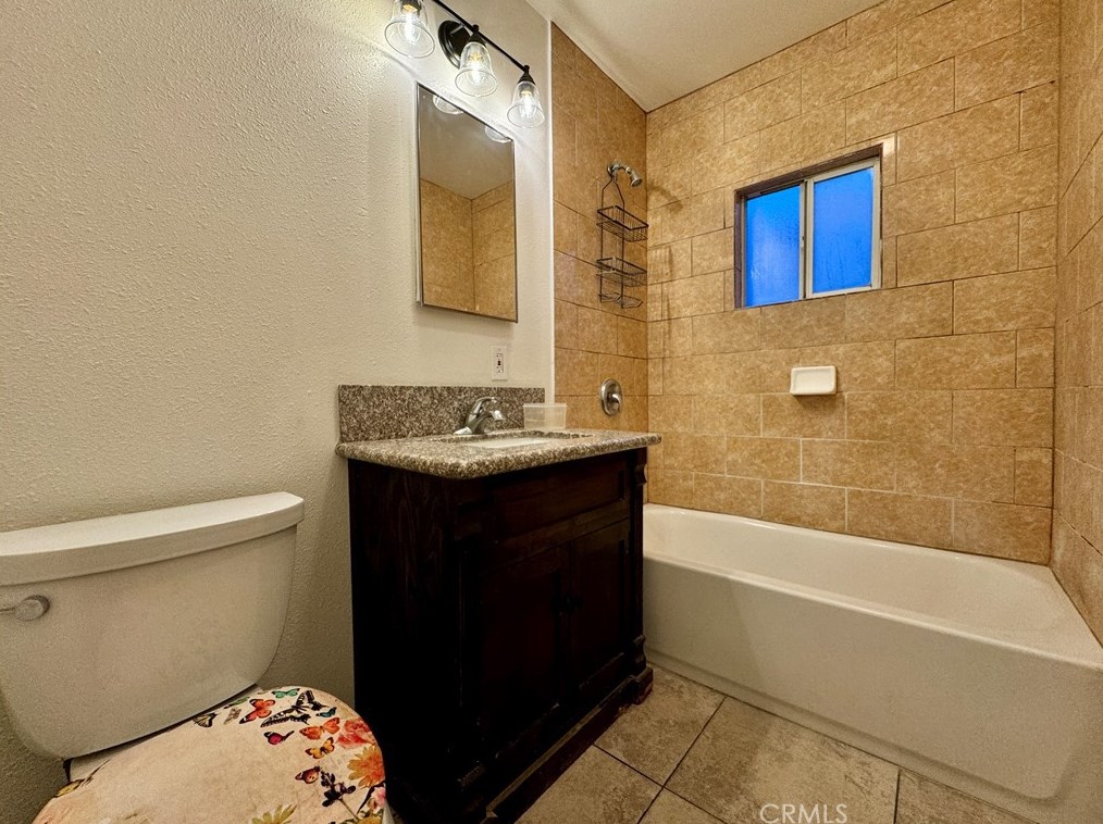 2226 Wilma Ave, Los Angeles CA  90040-3933 exterior