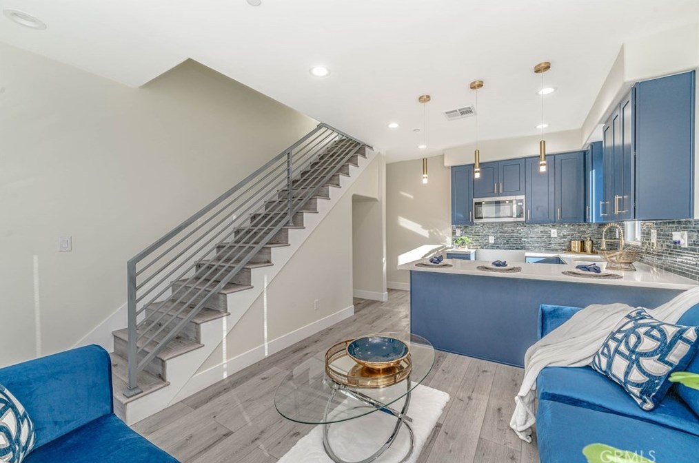 1838 Clyde Ave, Los Angeles CA  90019-5001 exterior