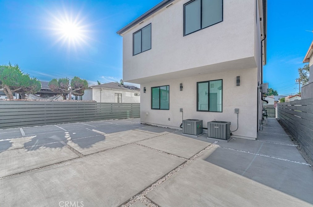 1838 Clyde Ave, Los Angeles CA  90019-5001 exterior