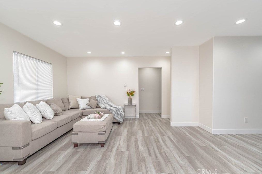1838 Clyde Ave, Los Angeles CA  90019-5001 exterior