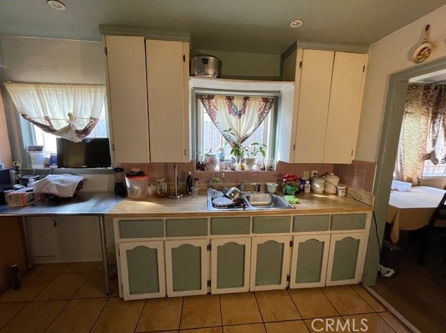 2436 115th St, Los Angeles, CA 90059-2120