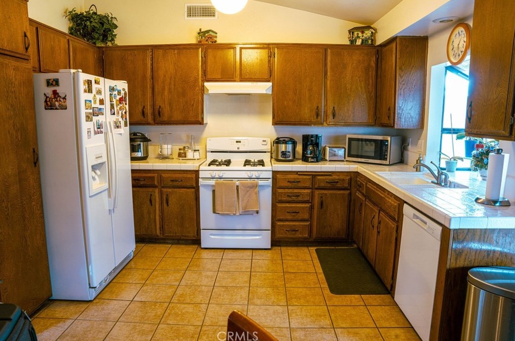 638 S Church Ave, Rialto, CA 92376