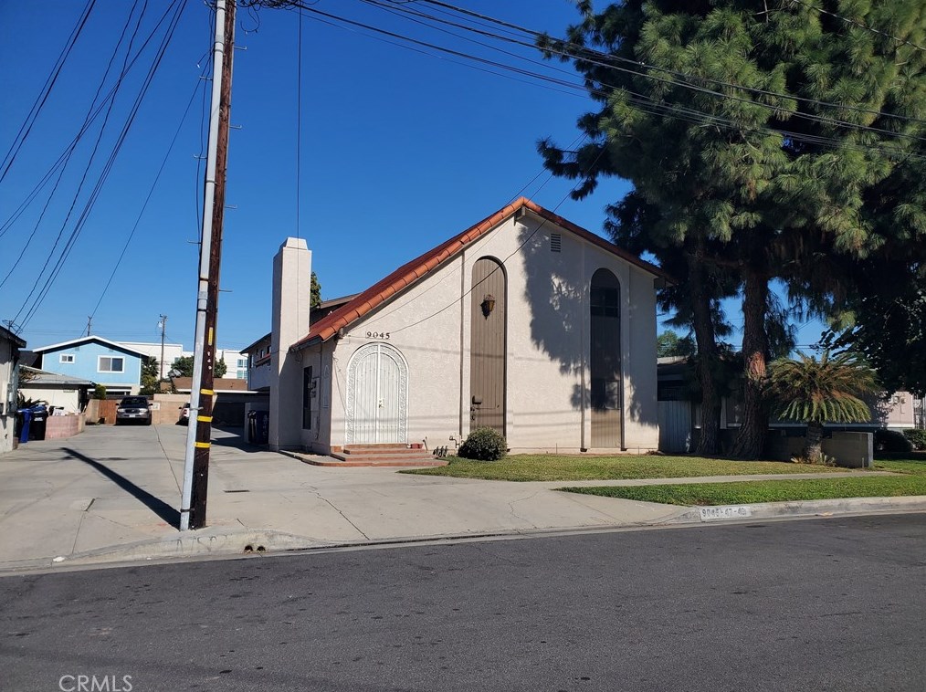 9045 Iowa St, Downey, CA 90241