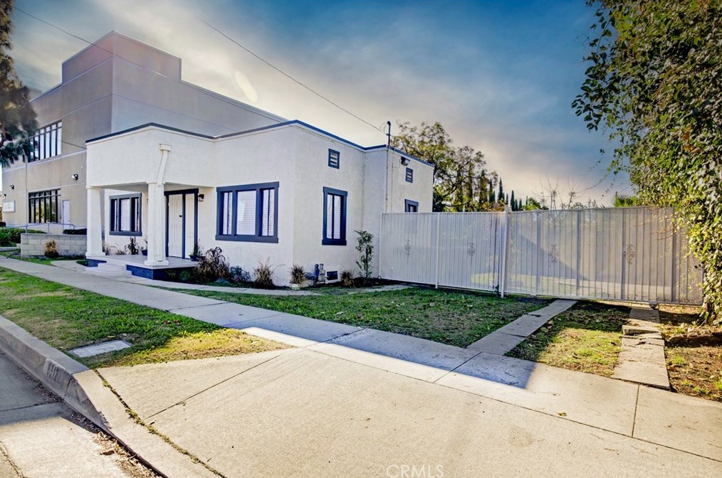 8312 Iowa St, Downey, CA 90241