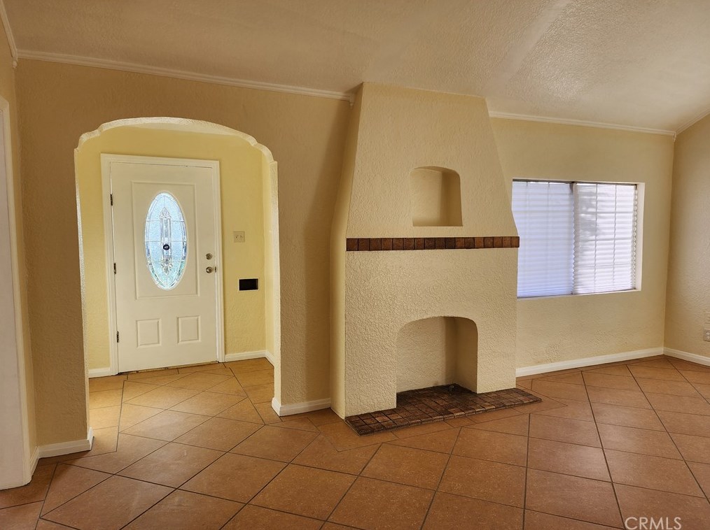 111 67th Way, Long Beach, CA 90805-1203