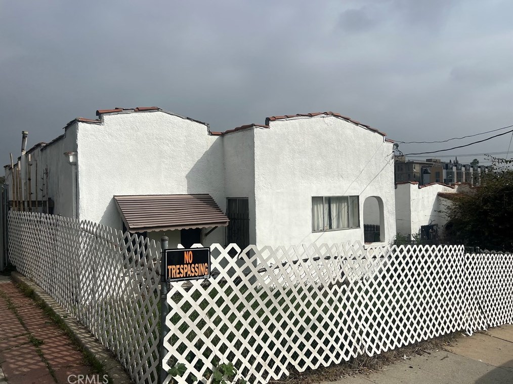 2137 Santa Ynez St, Los Angeles, CA 90026-3120