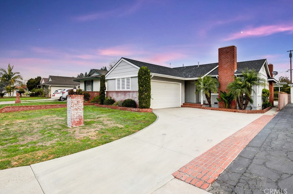 7429 Via Rio Nido, Downey, CA 90241