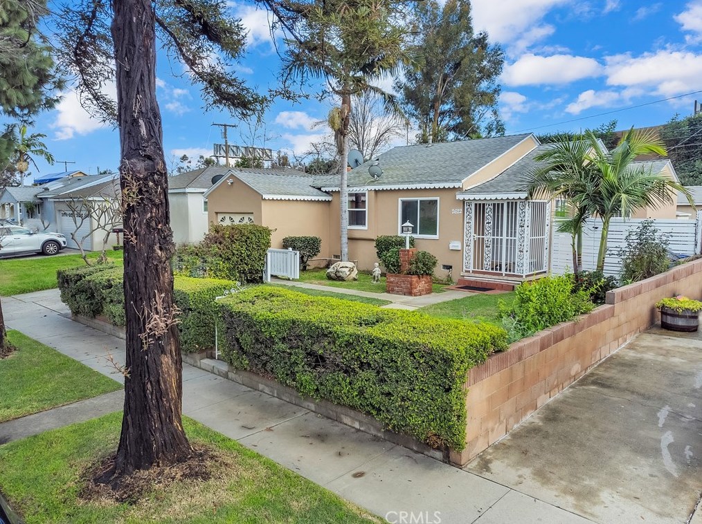2622 221st Pl, Long Beach, CA 90810-1801
