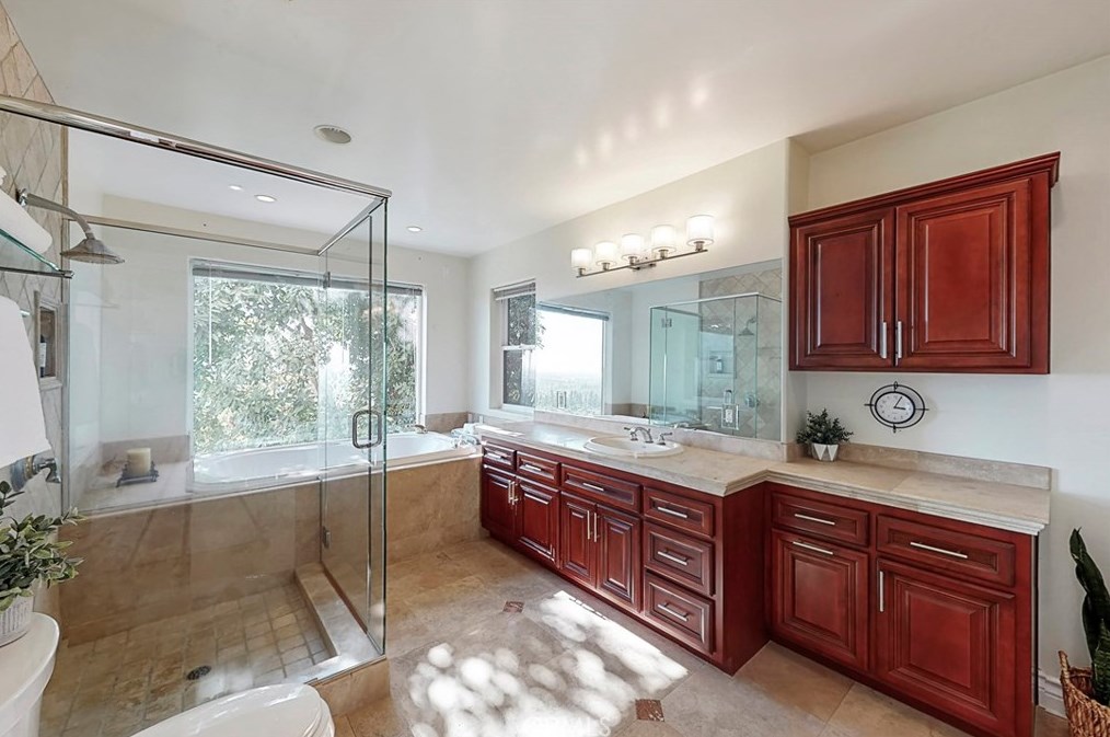 11832 Cir Dr, Whittier CA 90601-2352 exterior