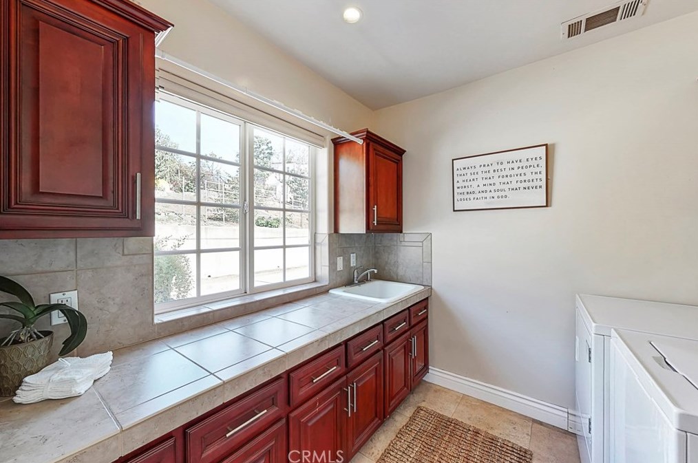 11832 Cir Dr, Whittier CA 90601-2352 exterior