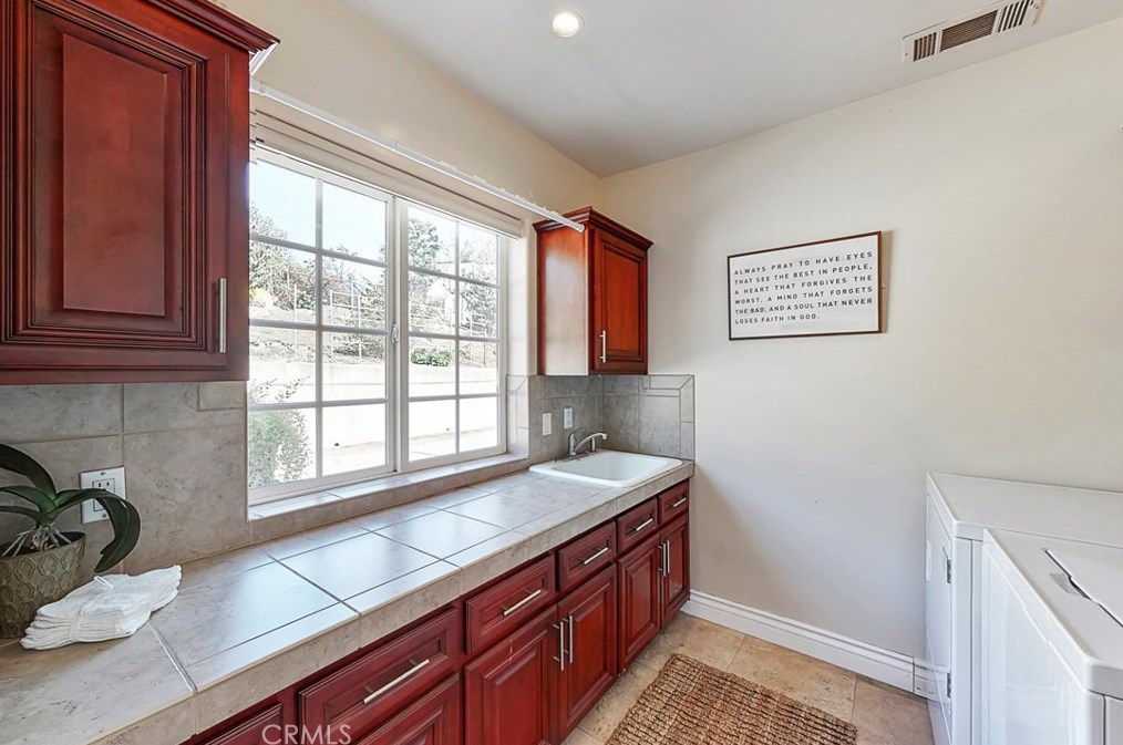 11832 Cir Dr, Whittier CA 90601-2352 exterior