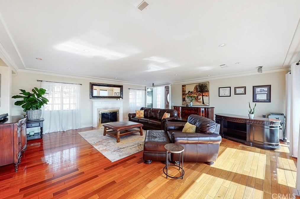 11832 Cir Dr, Whittier CA 90601-2352 exterior